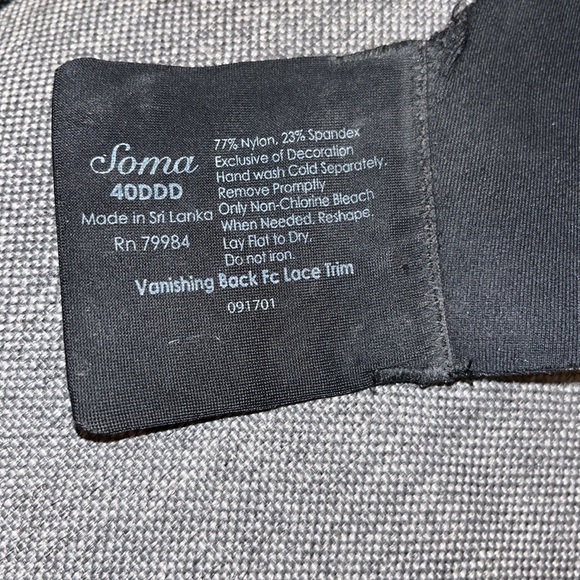 SOMA VANISHING BACK
Full Coverage Lace Trim Bra.  Size 40DDD - Picture 6 of 6